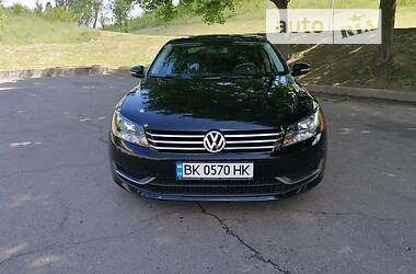Седан Volkswagen Passat B7 2012 в Ровно