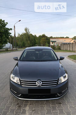 Седан Volkswagen Passat B7 2011 в Львові
