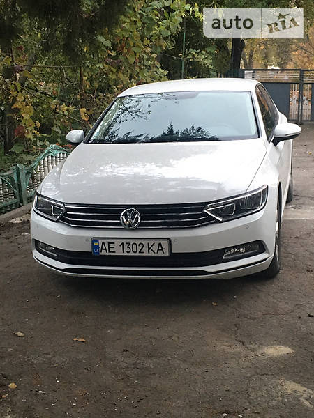 Седан Volkswagen Passat B8 2015 в Днепре