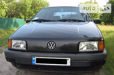 Седан Volkswagen Passat 1991 в Старой Выжевке