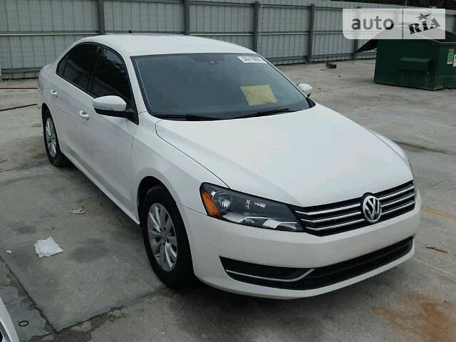 Седан Volkswagen Passat 2015 в Львове