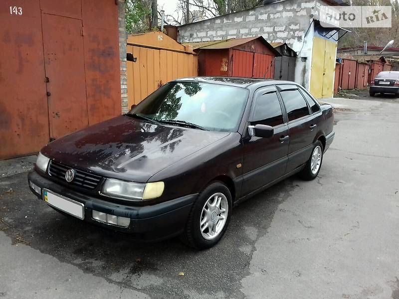 Седан Volkswagen Passat 1995 в Киеве