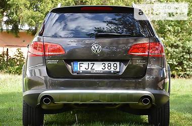 Універсал Volkswagen Passat 2013 в Львові