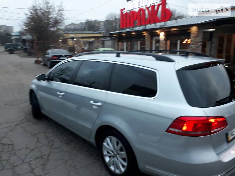 Універсал Volkswagen Passat 2012 в Дніпрі