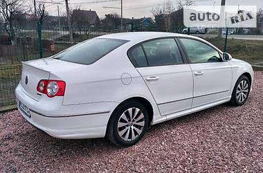 Седан Volkswagen Passat 2010 в Луцьку