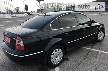 Седан Volkswagen Passat 2003 в Днепре