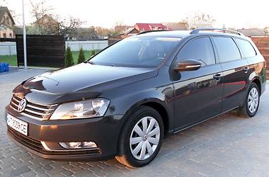 Універсал Volkswagen Passat 2012 в Івано-Франківську