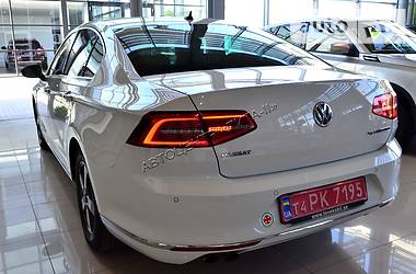 Седан Volkswagen Passat 2015 в Хмельницком