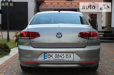 Седан Volkswagen Passat 2015 в Радивилове