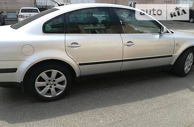 Седан Volkswagen Passat 2003 в Киеве