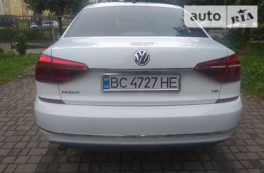 Седан Volkswagen Passat 2016 в Львове