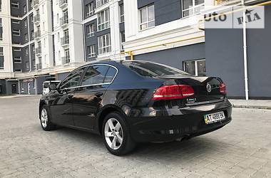 Седан Volkswagen Passat 2013 в Ивано-Франковске