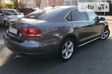 Седан Volkswagen Passat 2012 в Києві