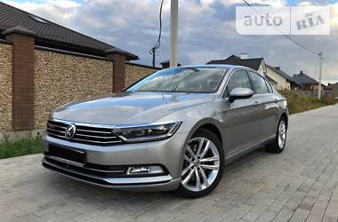 Седан Volkswagen Passat 2015 в Луцке