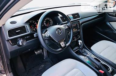 Седан Volkswagen Passat 2015 в Ивано-Франковске