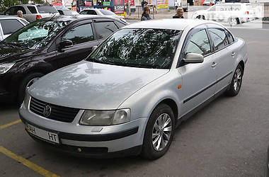 Седан Volkswagen Passat 1998 в Мариуполе