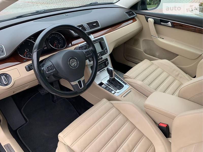 Седан Volkswagen Passat 2011 в Луцке