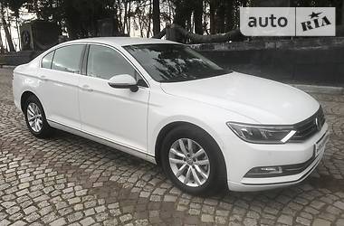 Седан Volkswagen Passat 2016 в Львове