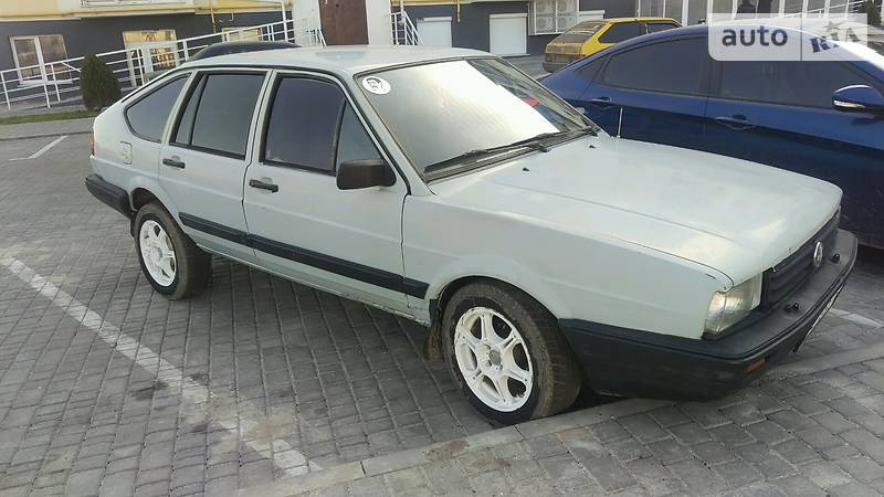 Хетчбек Volkswagen Passat 1985 в Бершаді