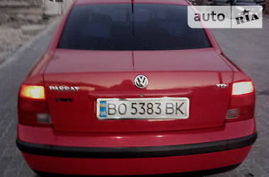 Седан Volkswagen Passat 1999 в Гусятине