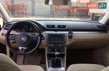 Универсал Volkswagen Passat 2012 в 