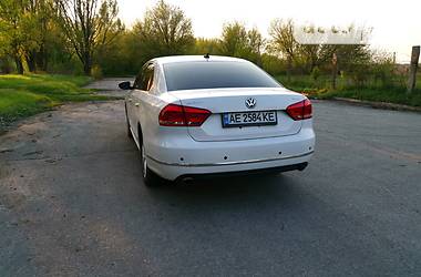 Седан Volkswagen Passat 2012 в Днепре