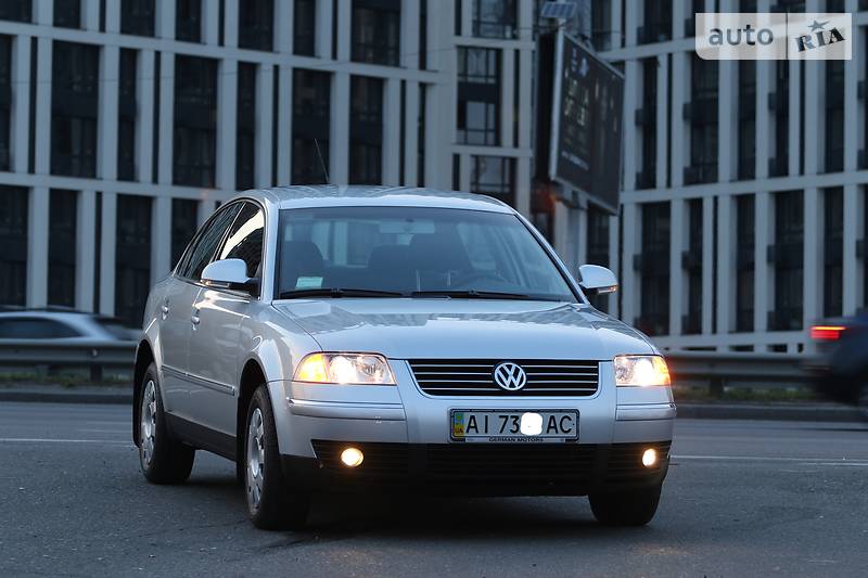 Седан Volkswagen Passat 2004 в Києві