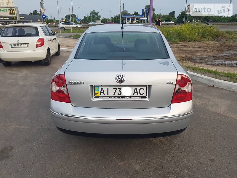 Седан Volkswagen Passat 2004 в Києві