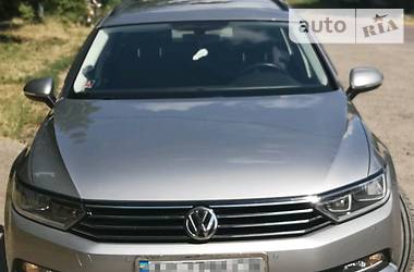 Універсал Volkswagen Passat 2015 в Ужгороді