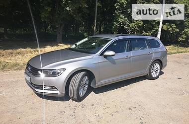 Універсал Volkswagen Passat 2015 в Ужгороді