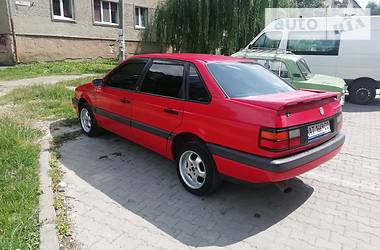 Седан Volkswagen Passat 1992 в 