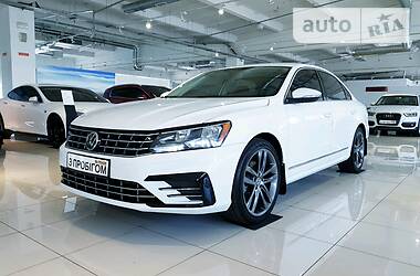 Седан Volkswagen Passat 2016 в Киеве