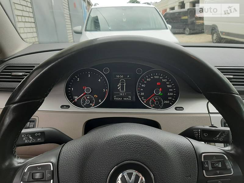 Універсал Volkswagen Passat 2010 в Львові