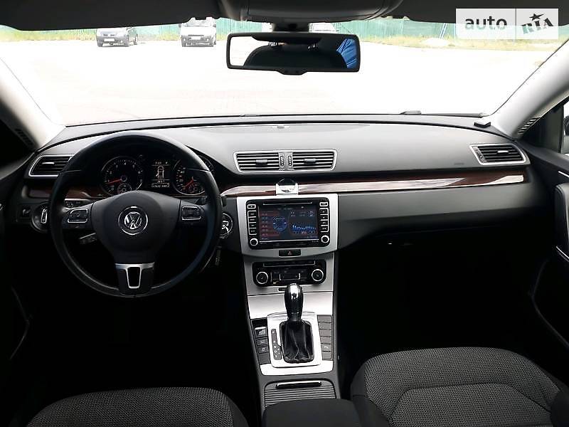 Седан Volkswagen Passat 2011 в Луцьку