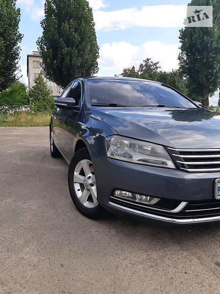 Седан Volkswagen Passat 2011 в Вараше