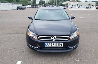 Седан Volkswagen Passat 2012 в Киеве