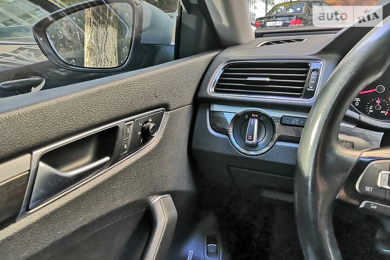 Седан Volkswagen Passat 2015 в Києві фото 17 Седан Volkswagen Passat 2015 в Києві