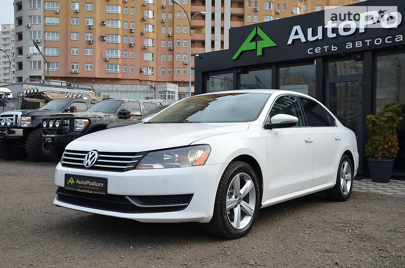 Седан Volkswagen Passat 2012 в Києві