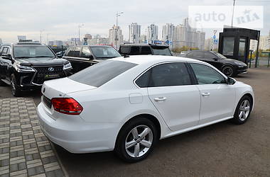 Седан Volkswagen Passat 2012 в Києві