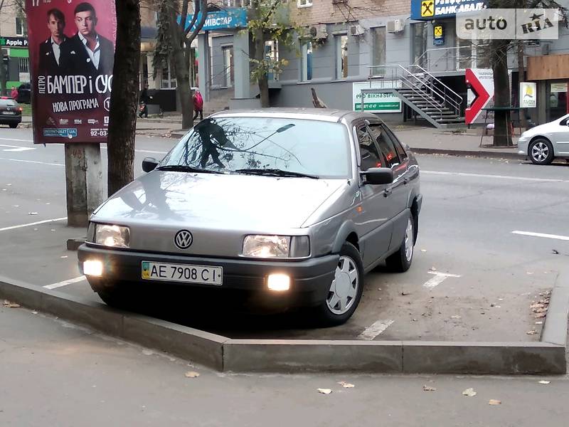 Седан Volkswagen Passat 1992 в Кривом Роге