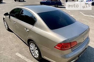 Седан Volkswagen Passat 2012 в Маріуполі