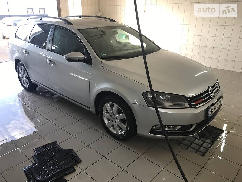 Універсал Volkswagen Passat 2012 в 
