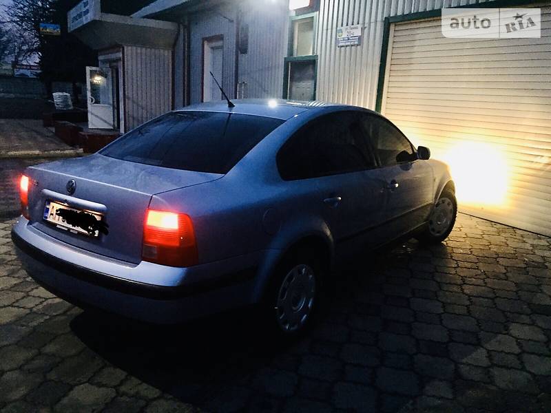 Седан Volkswagen Passat 1998 в Волновахе