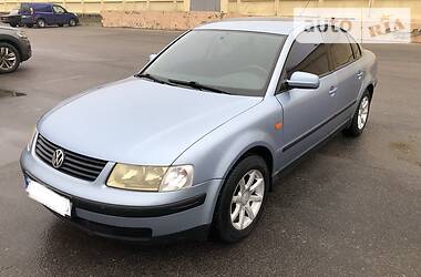 Седан Volkswagen Passat 1997 в Харькове