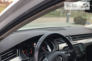 Седан Volkswagen Passat 2015 в Ужгороді