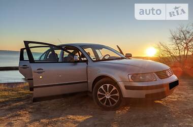 Седан Volkswagen Passat 2000 в 
