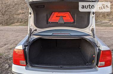 Седан Volkswagen Passat 2000 в 