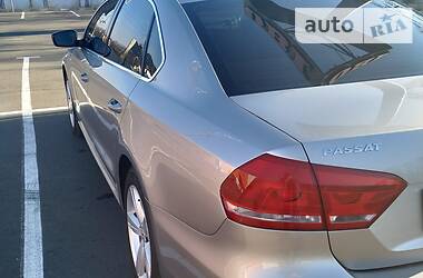 Седан Volkswagen Passat 2013 в Мариуполе