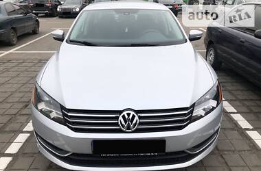 Седан Volkswagen Passat 2013 в Киеве