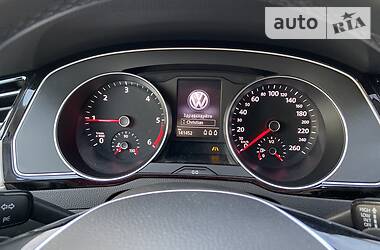 Універсал Volkswagen Passat 2015 в 